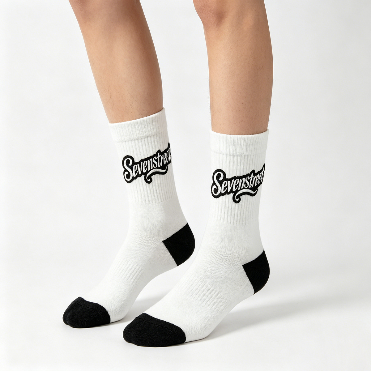 【Sevenstreet Two-Tone Crew Socks】—— Trendy Combo of Comfort & Street Style