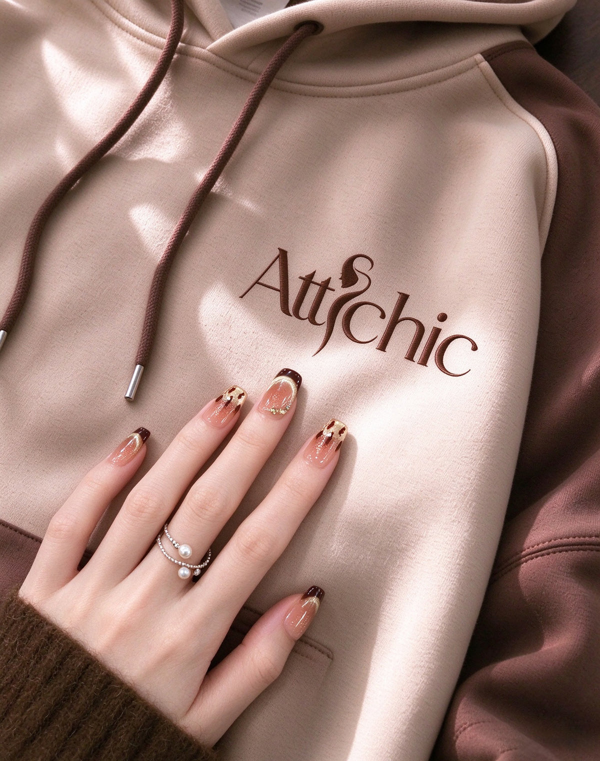 Attichic Women's Color Block Hoodie Long Sleeve Pullover Hooded Sweatshirt with Kangaroo Pocket Casual Loose Fit Tops