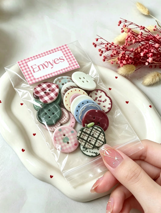 Envyes Cute Apple Shape Resin Buttons, Assorted Plaid Floral Decorative Sewing Buttons, Mixed Color Multi-Size Craft Buttons for DIY Scrapbooking, Clothing, Doll Making, Handmade Crafts, 20Pcs
