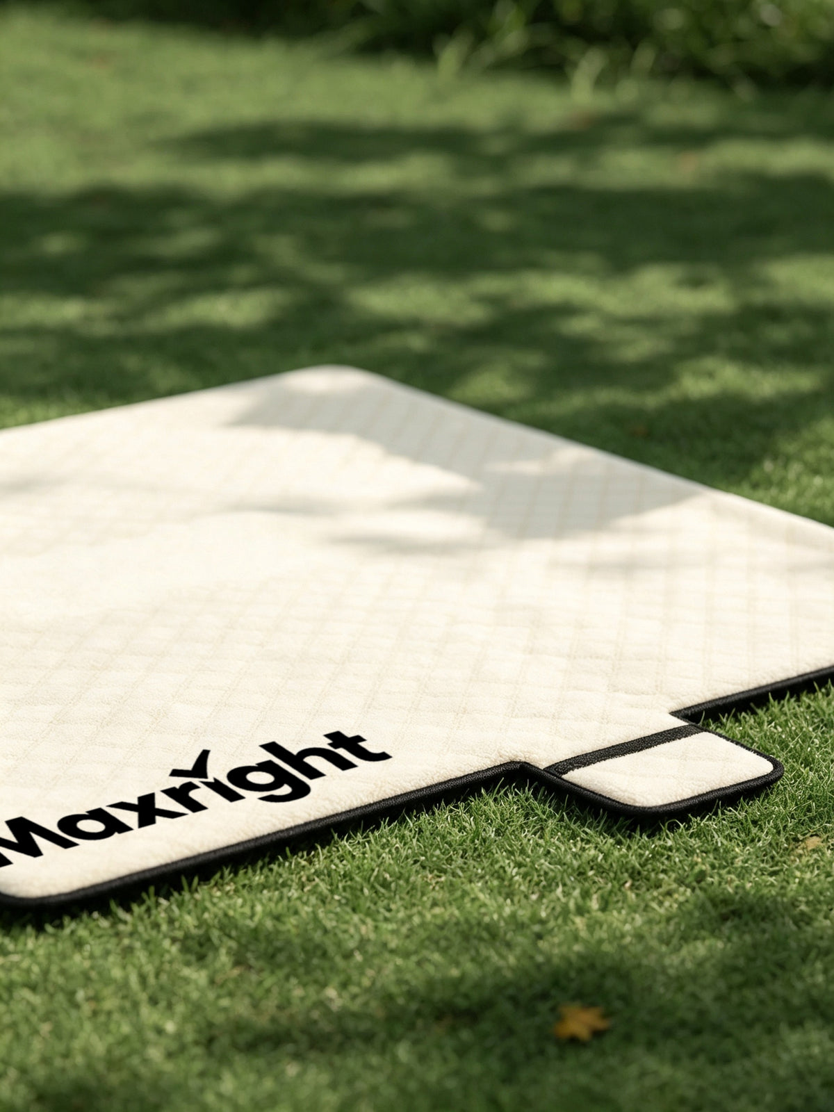 Maxright Picnic Blanket, Large Waterproof Foldable Outdoor Mat, Sand‑Proof Portable Camping Beach Blanket with Carry Pocket for Park, Hiking, Travel, Family Gathering