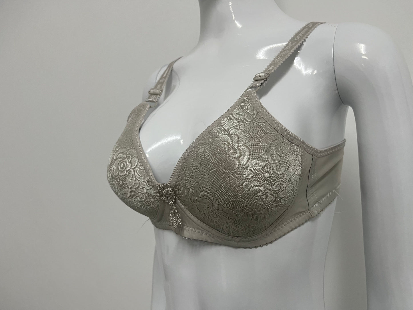 【Presshine Lace-Embellished Underwear Bra】—— Elegant Comfort & Support for Everyday Confidence