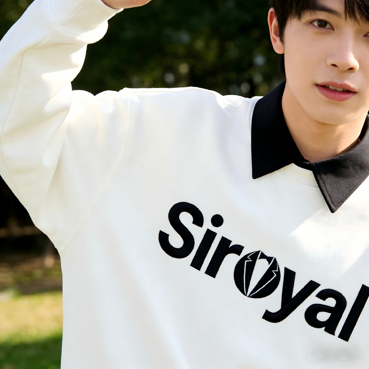 【Siroyal Contrast Collar Embroidered Sweatshirt】—— Elevated Casual Wear for Modern Style